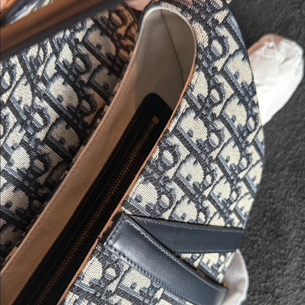 LIKE NEW Dior Blue Oblique Medium Saddle Bag - Picture 7 of 11